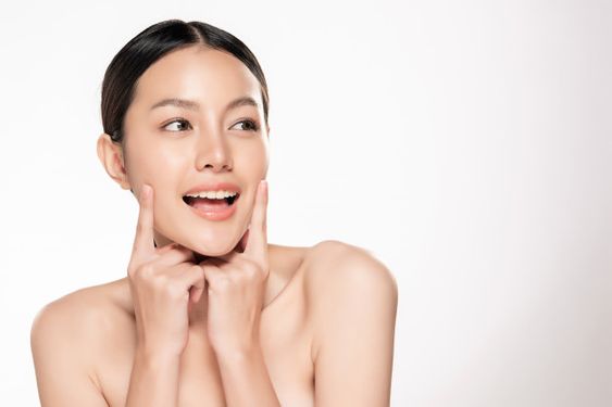 用手指輕輕按壓四白穴3分鐘左右。