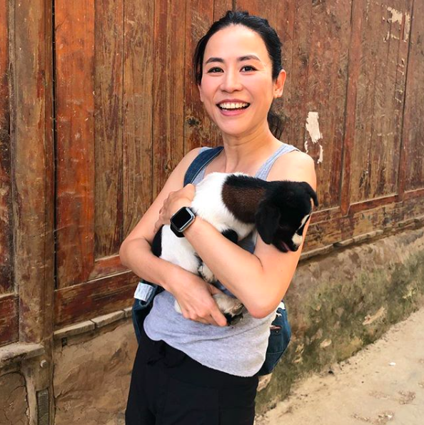 對愛情不急不躁，對愛人不慌不忙，而其中一個女生就是宣萱。