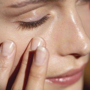 多做有提升功效的眼部按摩