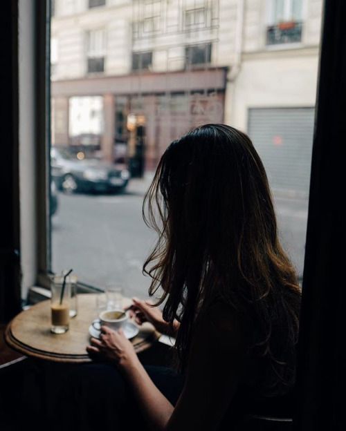 girl at coffee shop