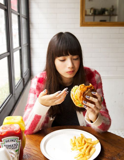風靡日本的懶人瘦身法！吃飽只需1個動作 躺著就能「享」瘦！