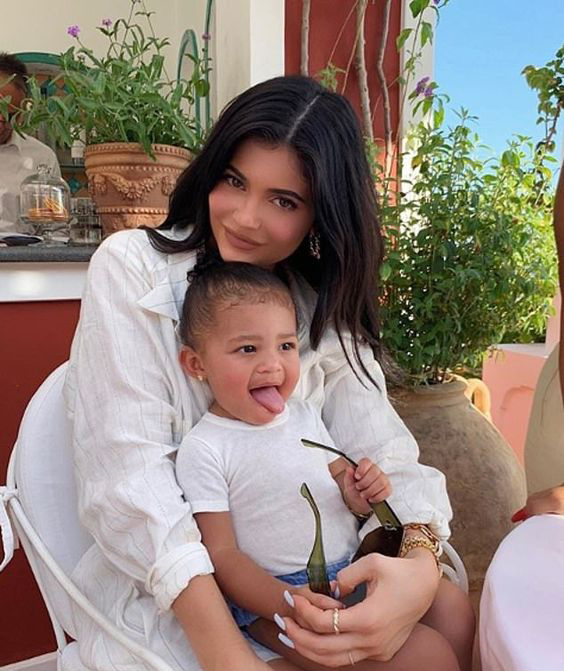 位位都是人氣女皇名理雙收 生活實況節目造就話題名媛家族