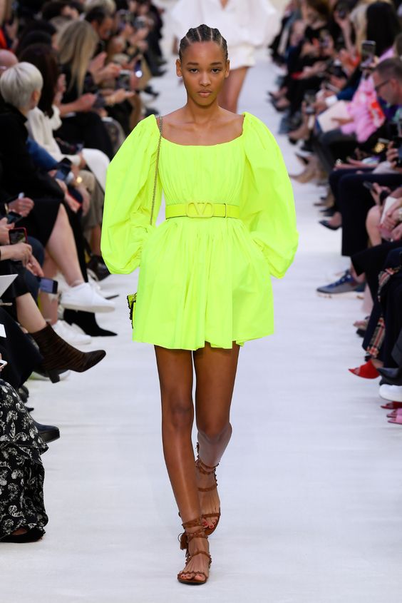 2020春夏時裝趨勢4項重點 螢光、短褲、牛仔、乾濕褸成來季熱門時尚搜尋