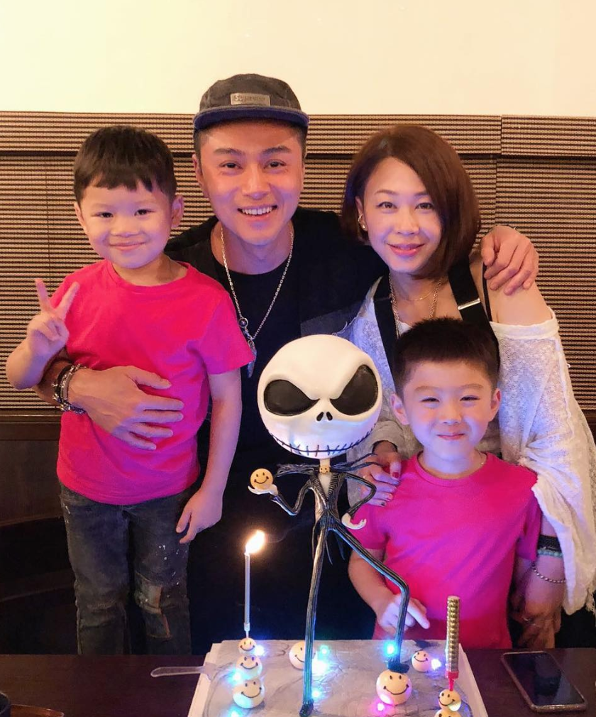 【絕世好老公】黃浩然為賺錢養老婆戒掉18年煙癮,親身整玫瑰燈贈老婆,而且還一直保持零緋聞!