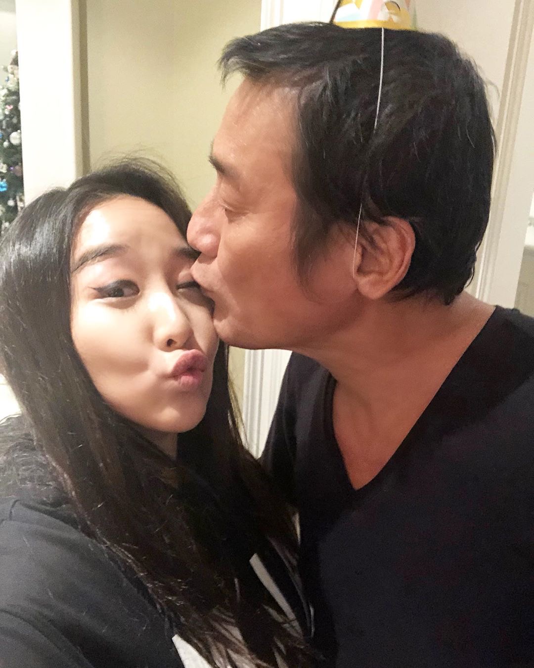 梁家輝迎來62歲生日 一對孖女精心準備生日派對 「幸福就是如此簡單」