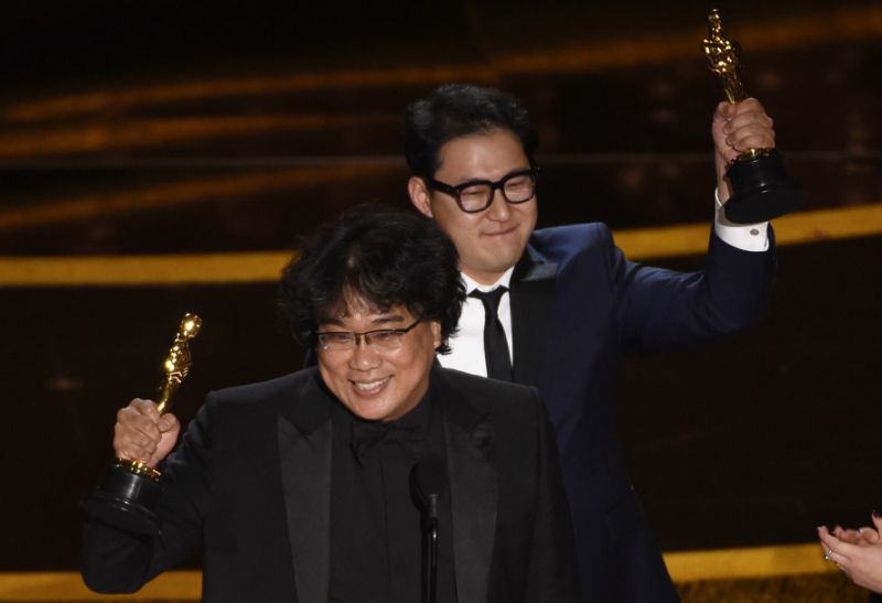 【奧斯卡2020】《上流寄生族》連獲得3獎 繼李安之後奉俊昊成為第二位亞裔的最佳導演