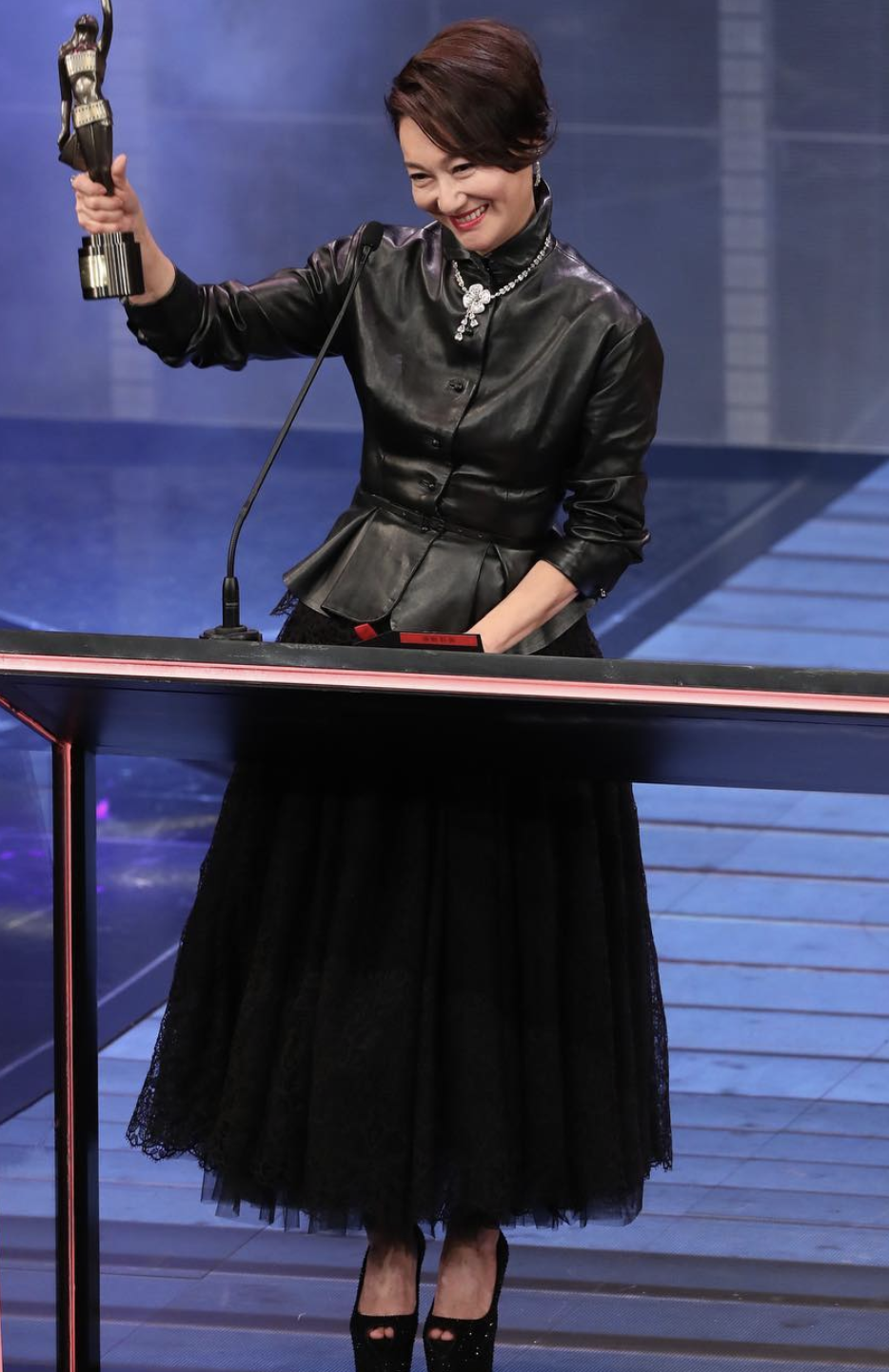  惠英紅獲 三屆金像影后