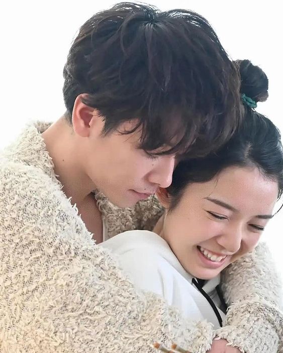 戀愛可以持續到天長地久 從後擁抱女生