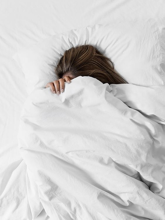 經常失眠但又唔想靠安眠藥?主攻這4類「助眠食物」失眠不藥而癒