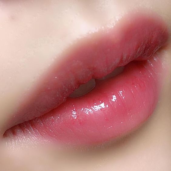 【護唇秘訣】 吃這些還原粉嫩嘴唇!打擊「黑嘴唇」杜絕3大壞習慣