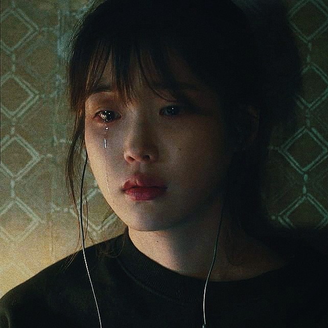 IU crying