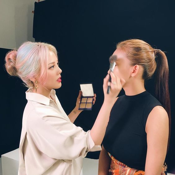 【夏天防脫妝】持妝一整天並非不可能 4招KO夏天甩妝的問題！