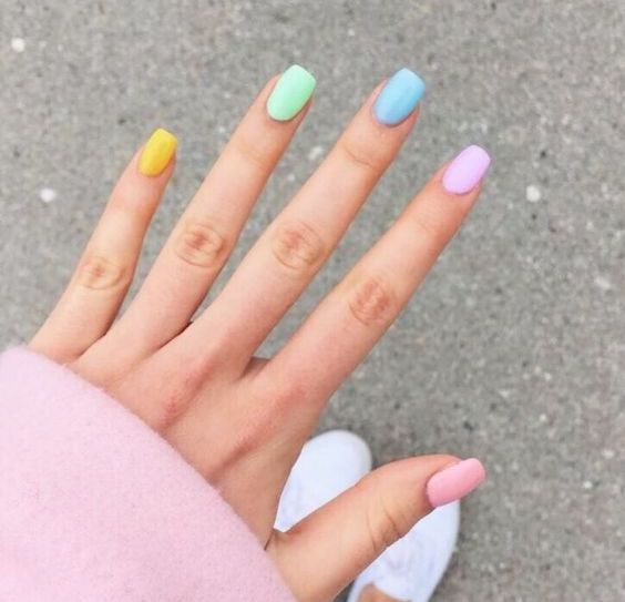 【2020春夏美甲提案】看再久也不會膩的指甲彩繪 「你也能擁有屬於自己的一道彩虹」