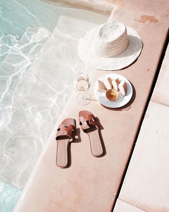 【涼鞋選購指南】2020必備的5款夏天涼鞋 又到了讓腳趾放風的時候~