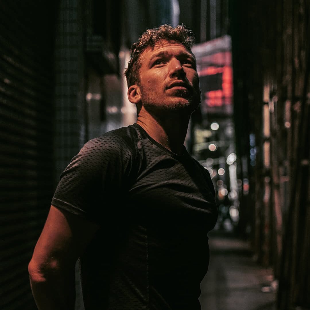 【降魔的2.0】出身醫學世家 居港德裔男易宇航 演藝創業雙棲發展