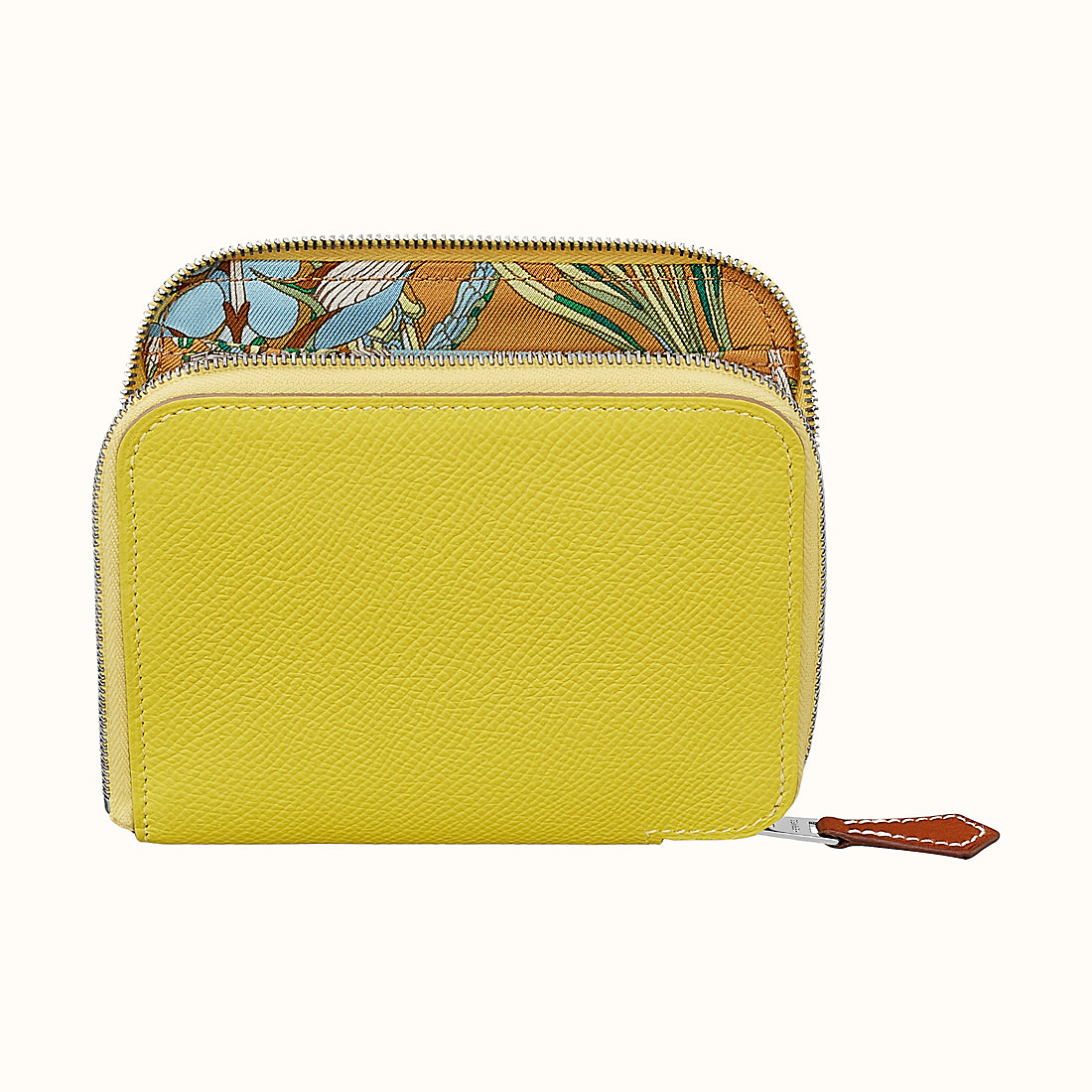 silk-in-compact-wallet