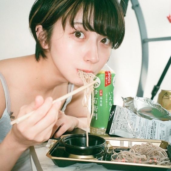girl eat 1