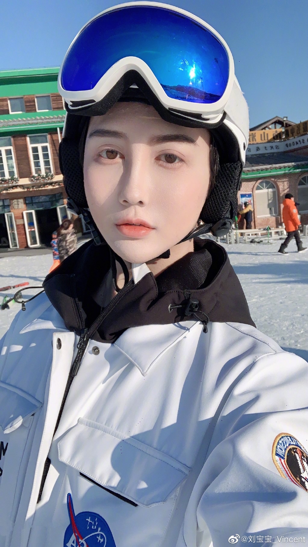 「蛇精男」劉梓晨滿臉又紅又腫痘痘 痛哭經歷著痛苦生活