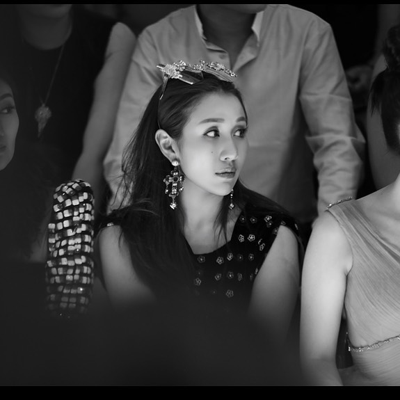 【何超盈變瘦了】產後首次貼出照片 有V型瘦臉 昔日懷孕時發福身形不再