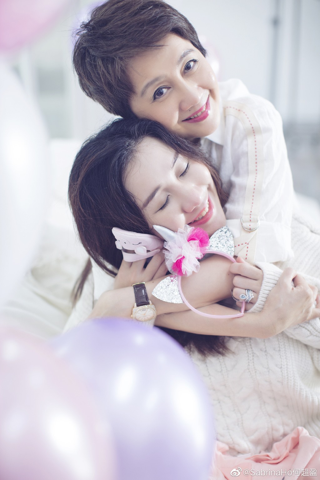 【何超盈變瘦了】產後首次貼出照片 有V型瘦臉 昔日懷孕時發福身形不再