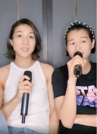 有一種遠距離朋友 不會因少見面而變得疏遠 反而從外國回來放下行李就即刻想見你