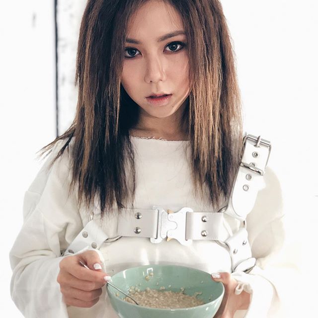 【鄧紫棋瘦身秘訣】早餐食燕麥 飲食均衡多做運動練出馬甲線 又健康又享瘦