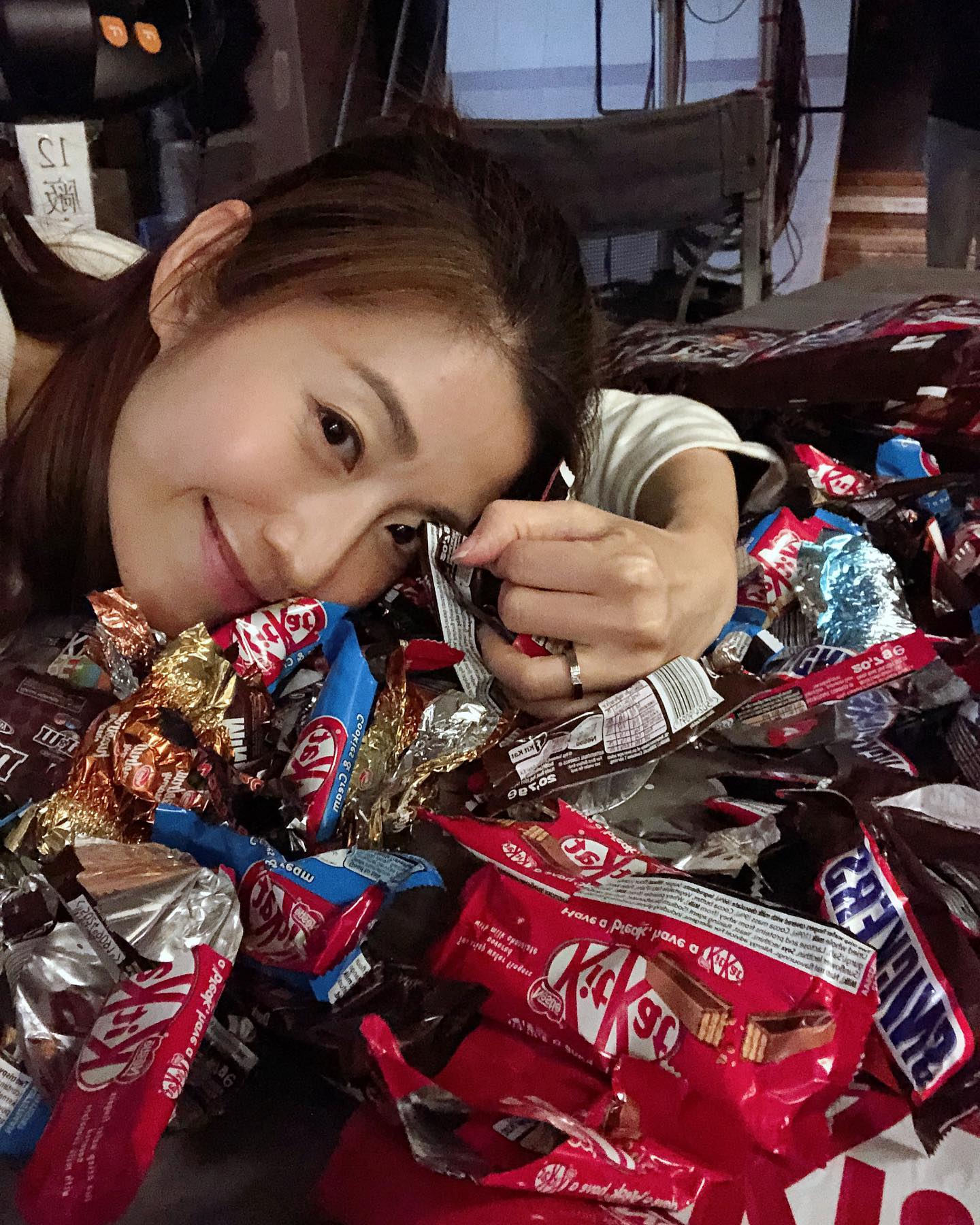 陳自瑤唯美婚紗照演獨角戲?「做自己的女王,活出自己」暗示同王浩信玩完?