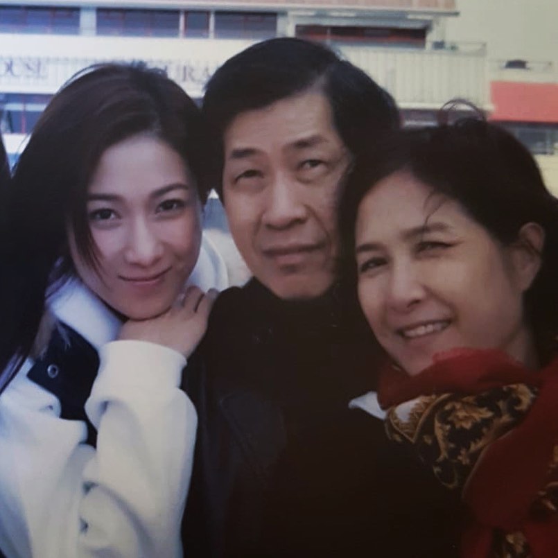 鍾嘉欣的青春錯愛伍允龍 只因愛的時間不對?待伍允龍事業有成 愛情已擦身而過