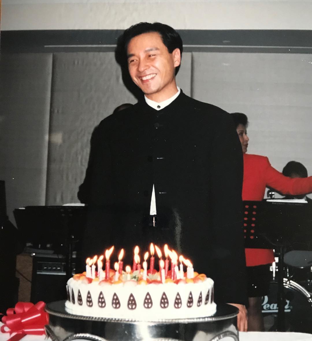 哥哥張國榮生日快樂!一生走在前衛的尖端 將最美好的一面留給我們 永遠懷念你~