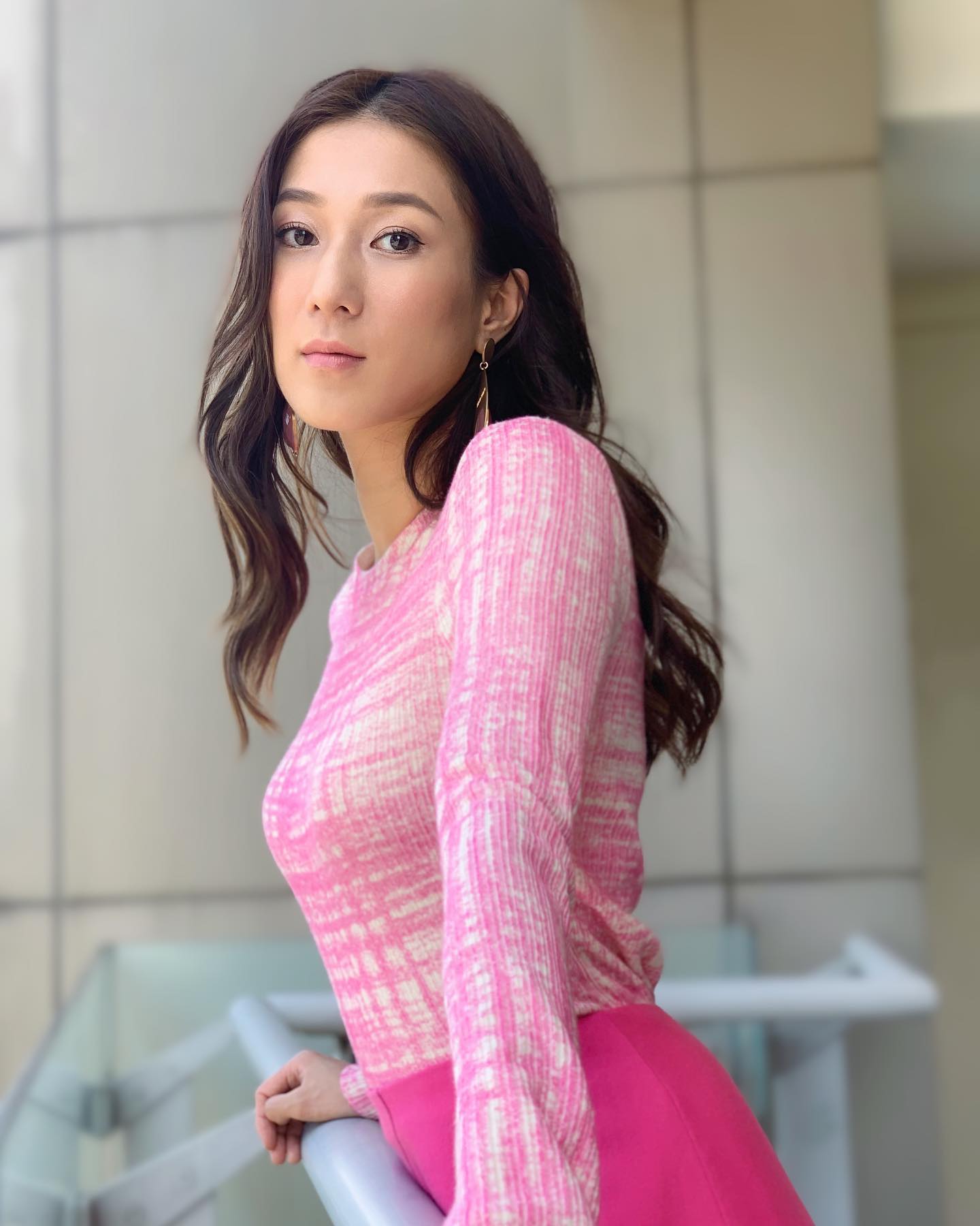 鍾嘉欣的青春錯愛伍允龍 只因愛的時間不對?待伍允龍事業有成 愛情已擦身而過