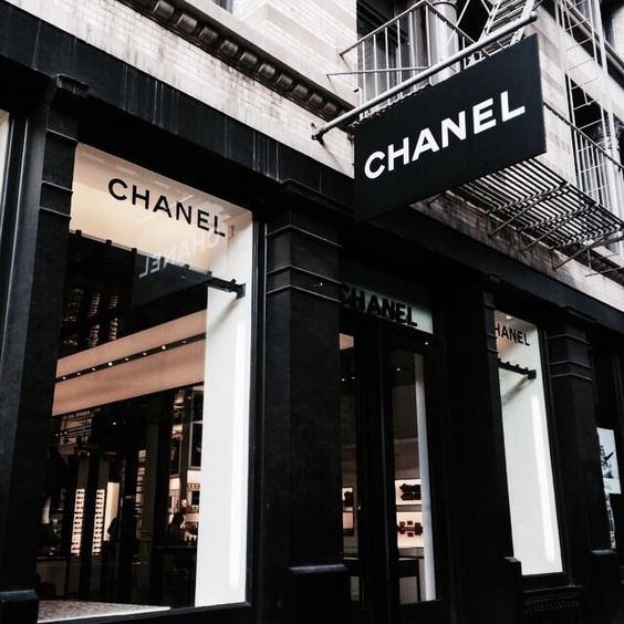 美編嚴選Chanel 8大品項 必買雙C耳環、卡片套、N°5香水 一旦擁有絕對不後悔!