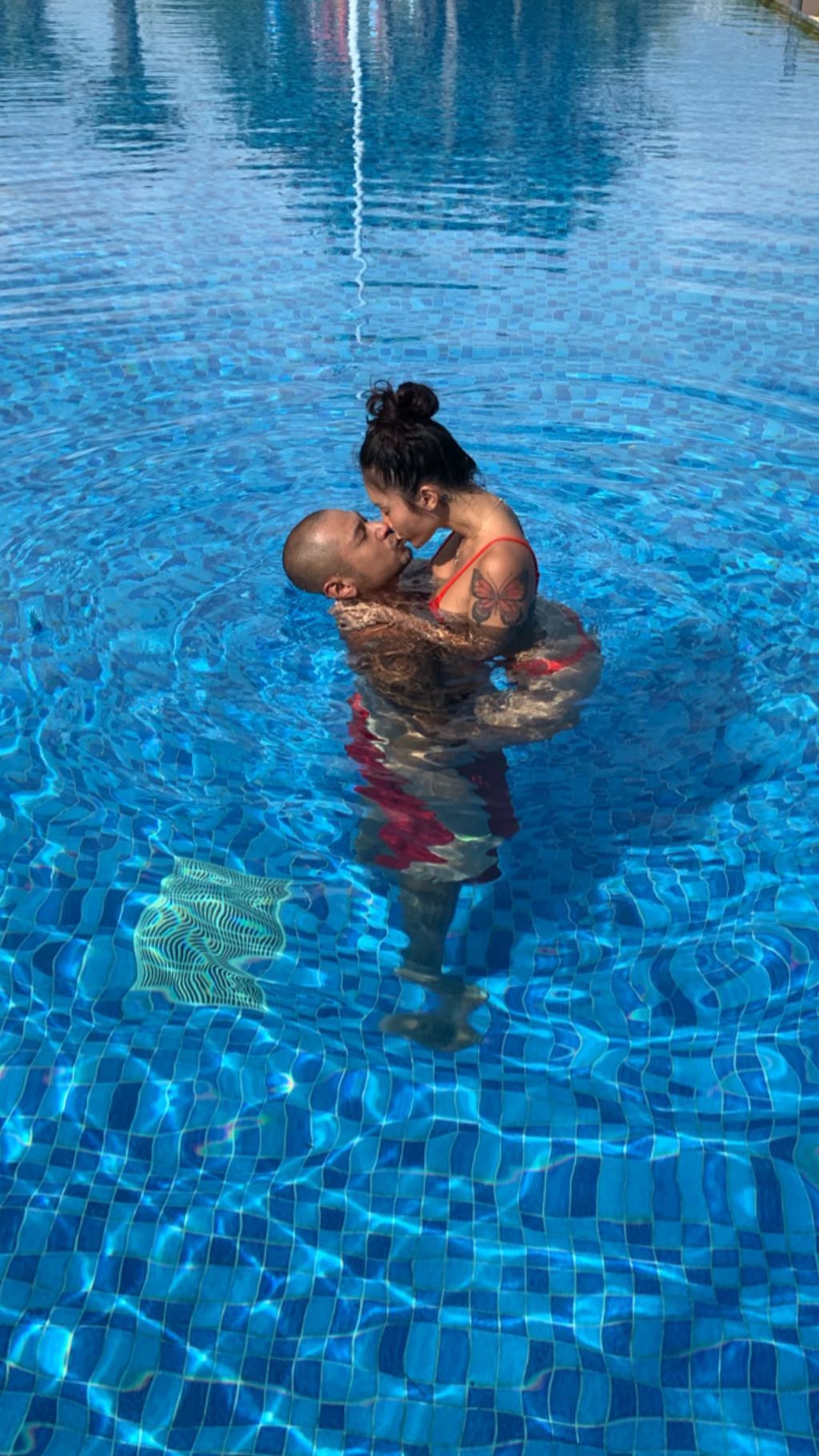 ！梁云菲受不了金剛「窒息式的愛」1200