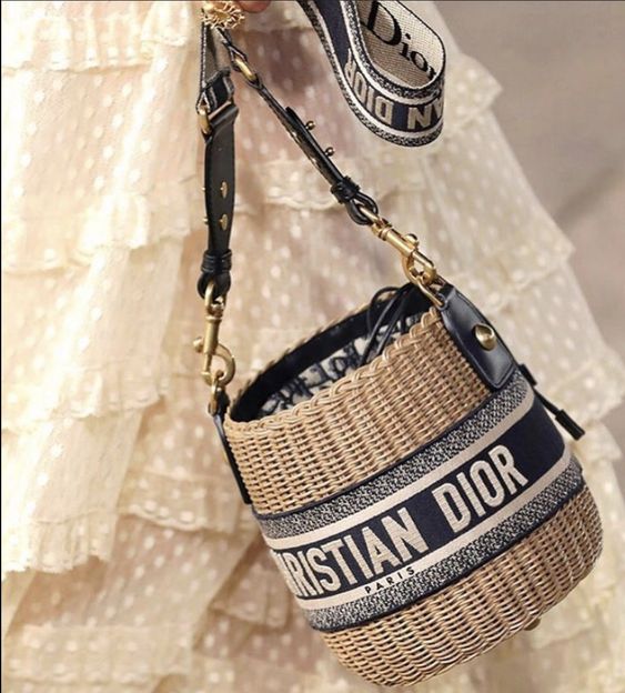 【Dior 2021手袋】必入皮革化妝箱手袋 復古又實用 Saddle等換上奶茶色掀起熱潮
