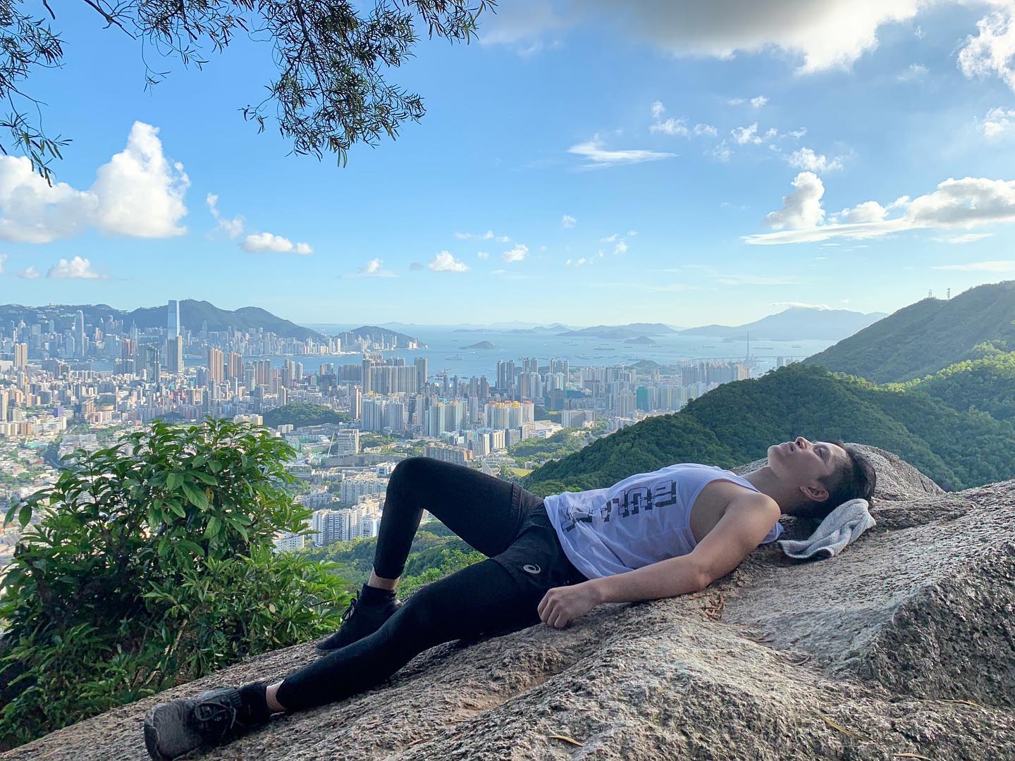 張彥博破碎家庭出身 曾不能接受父母再婚到後來釋懷 如今更買車接載繼父出入醫院