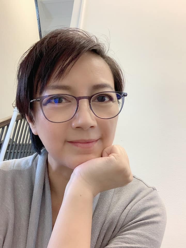 楊婉儀甘同丈夫共患難 為還欠債抵押港姐后冠 港姐變平民 現移居美國重新開始
