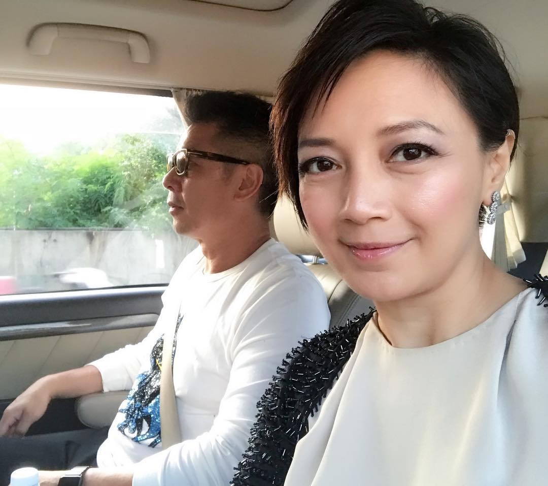 楊婉儀甘同丈夫共患難 為還欠債抵押港姐后冠 港姐變平民 現移居美國重新開始