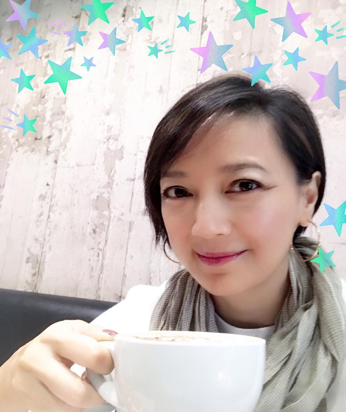 楊婉儀甘同丈夫共患難 為還欠債抵押港姐后冠 港姐變平民 現移居美國重新開始