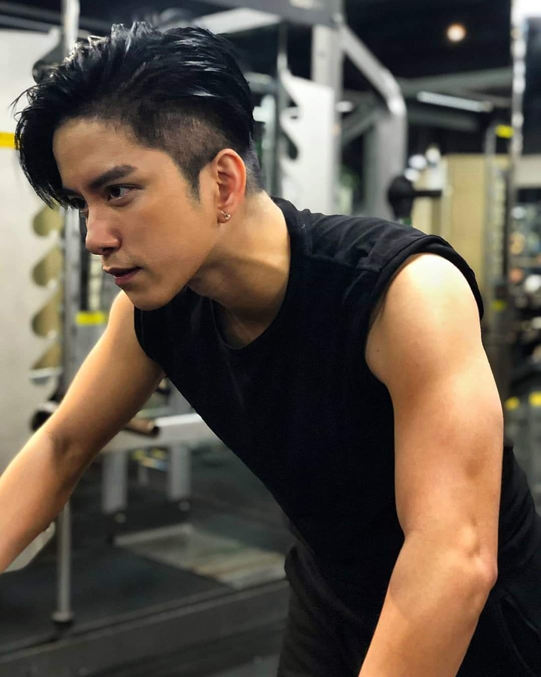 張彥博破碎家庭出身 曾不能接受父母再婚到後來釋懷 如今更買車接載繼父出入醫院