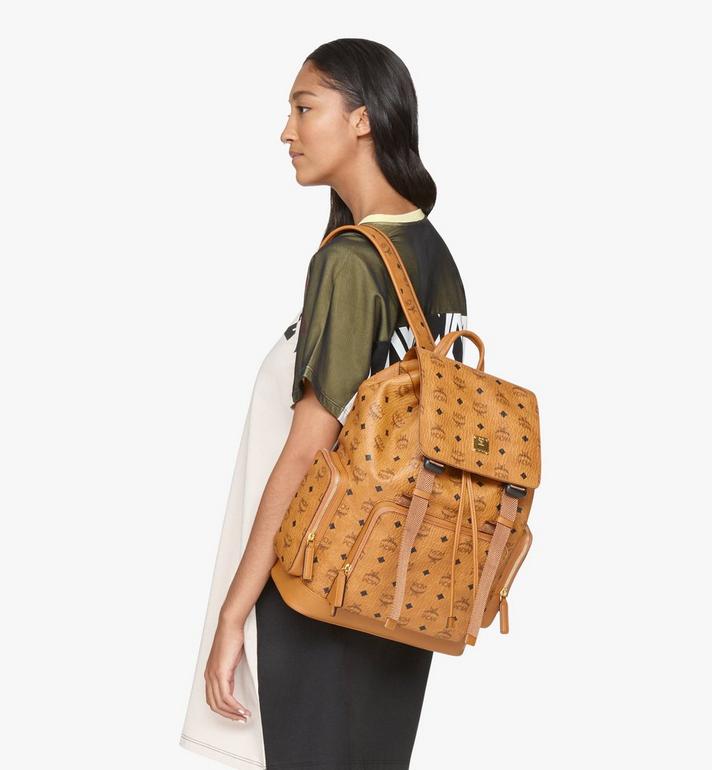 【Emily In Paris】盤點Lily Collins劇裡使用手袋 ASOS、Elisa等 小資女一樣買得起