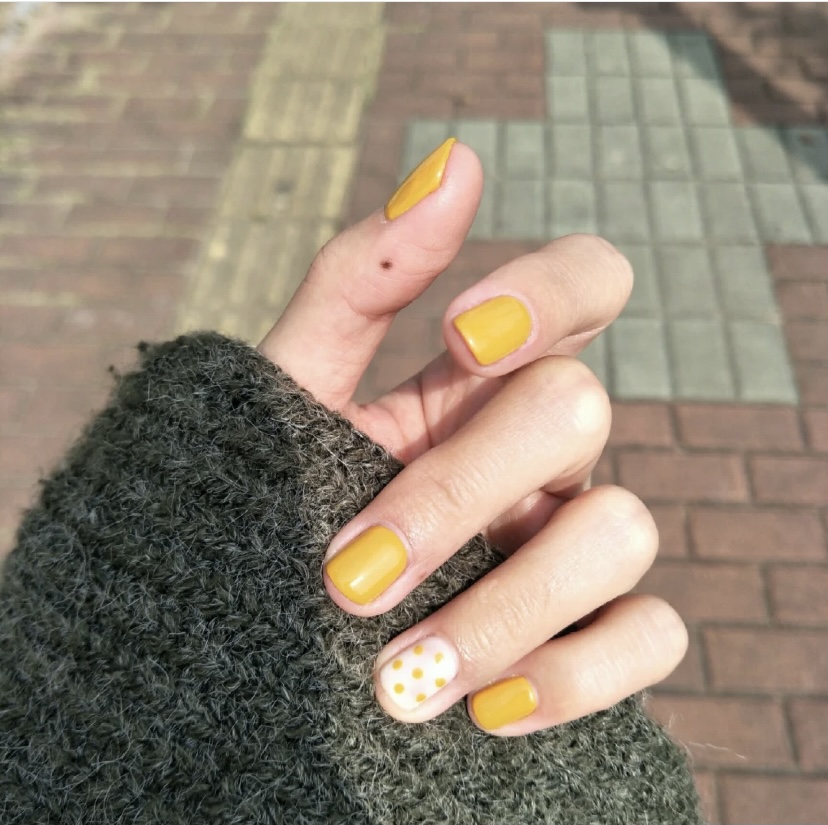 8款Pantone「亮麗黃」美甲圖鑑