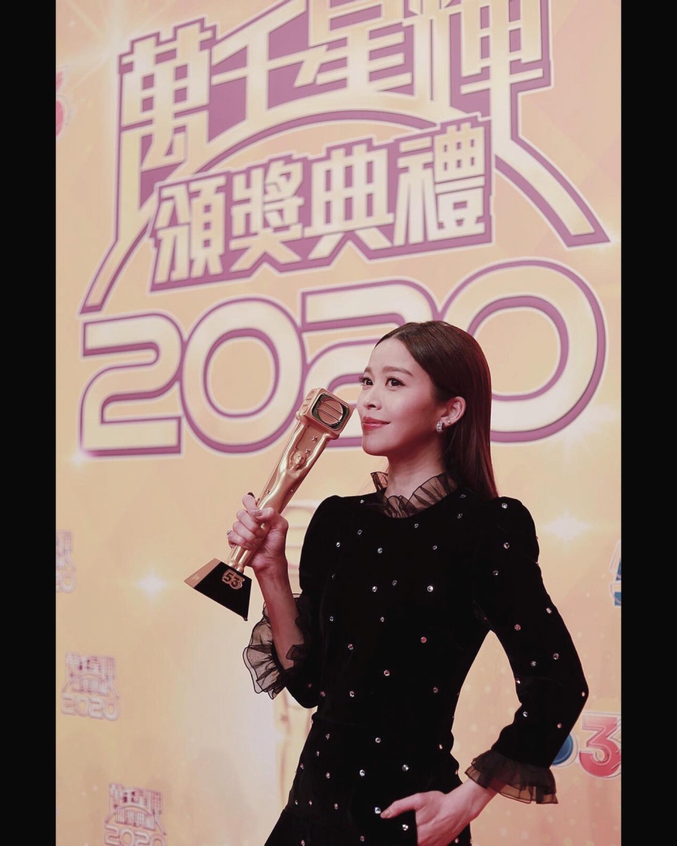 改变自己让自己变得自信” 如果没有自信，你怎么来做事如果没有自信你怎么来和别人交往如果没有自信，你如何来面对工作和生活中遇到的难题，改变自己, image size:960x1200