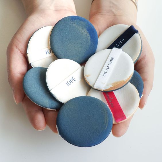 卸妝水可以用來當作清潔粉撲或美妝蛋清潔劑。