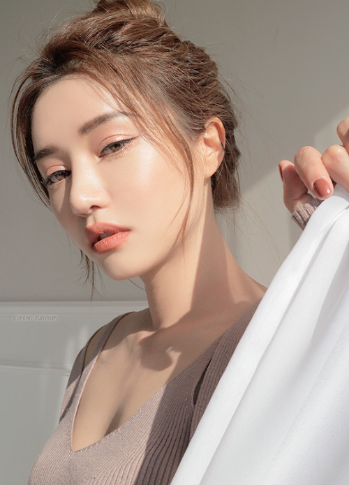 掃上蜜粉定妝就不會容易脫妝