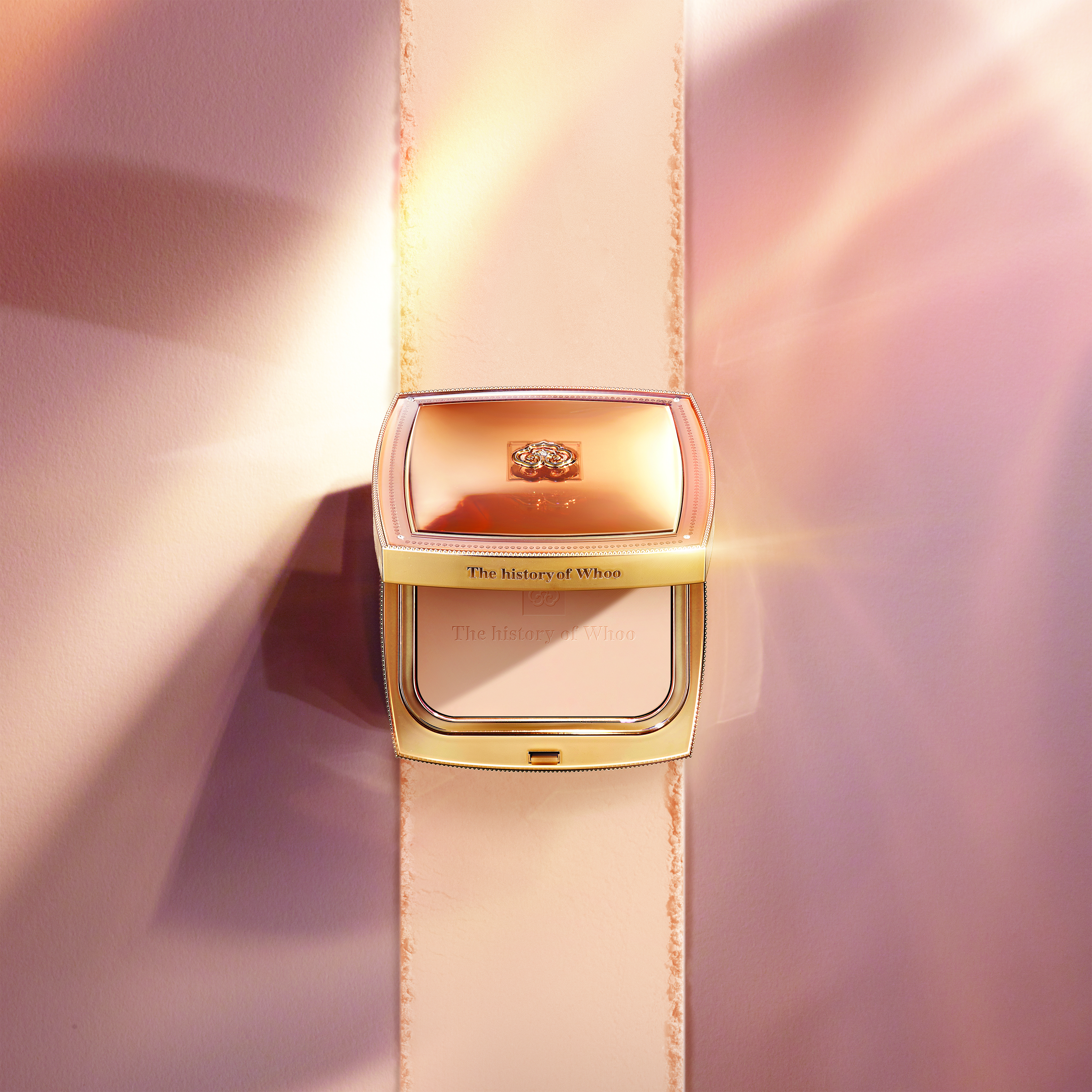 The history of Whoo 天氣丹 華炫亮澤粉餅SPF30/PA++ $720