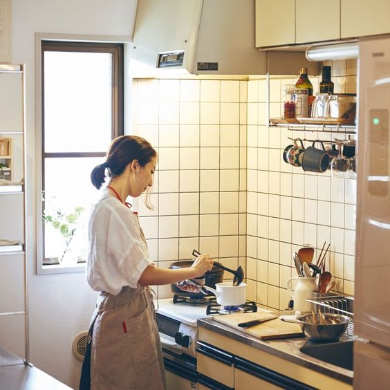 日本有位慳家主婦澤子,每天都會為丈夫準備愛心便當,雖然每日的款式不一樣,但只需花100日圓
