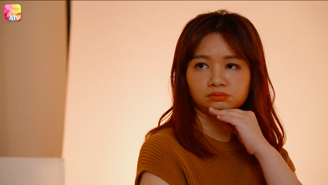 為了徹底改造阿儀的形象，特意安排了梳化服替阿儀打造全新造型