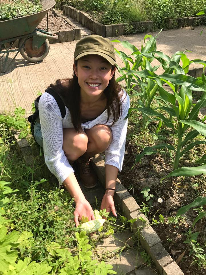 Stephanie私底下是那個喜歡吃「茶記」、宅在家看「Netflix」的小妮子