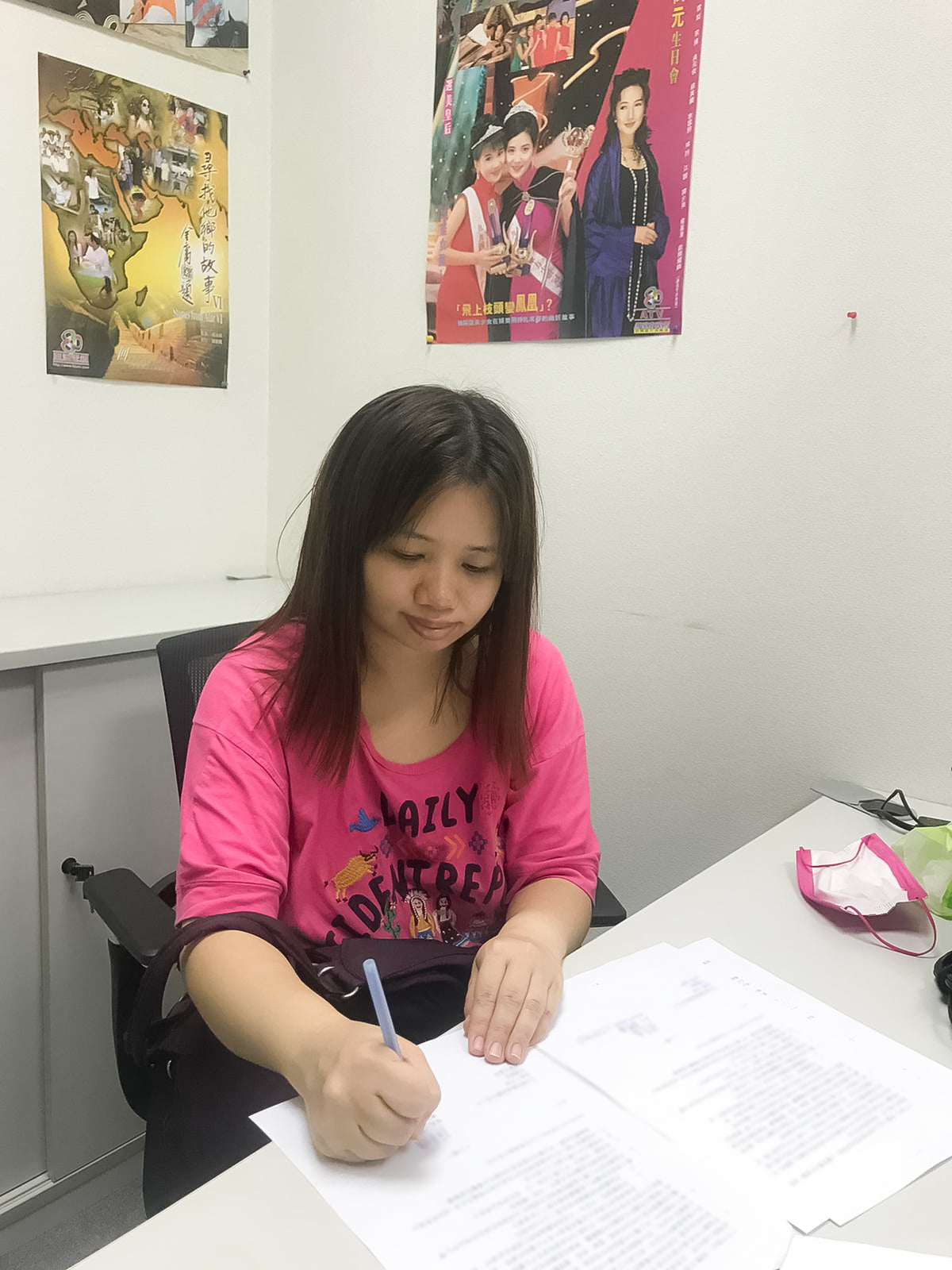 另外亦有網民就話亞視此舉似乎有意效仿TVB，事關早前備受關注的落選港姐利愛安正式加入大台，網民亦都非常期待阿儀硬撼「東涌羅浩楷」。