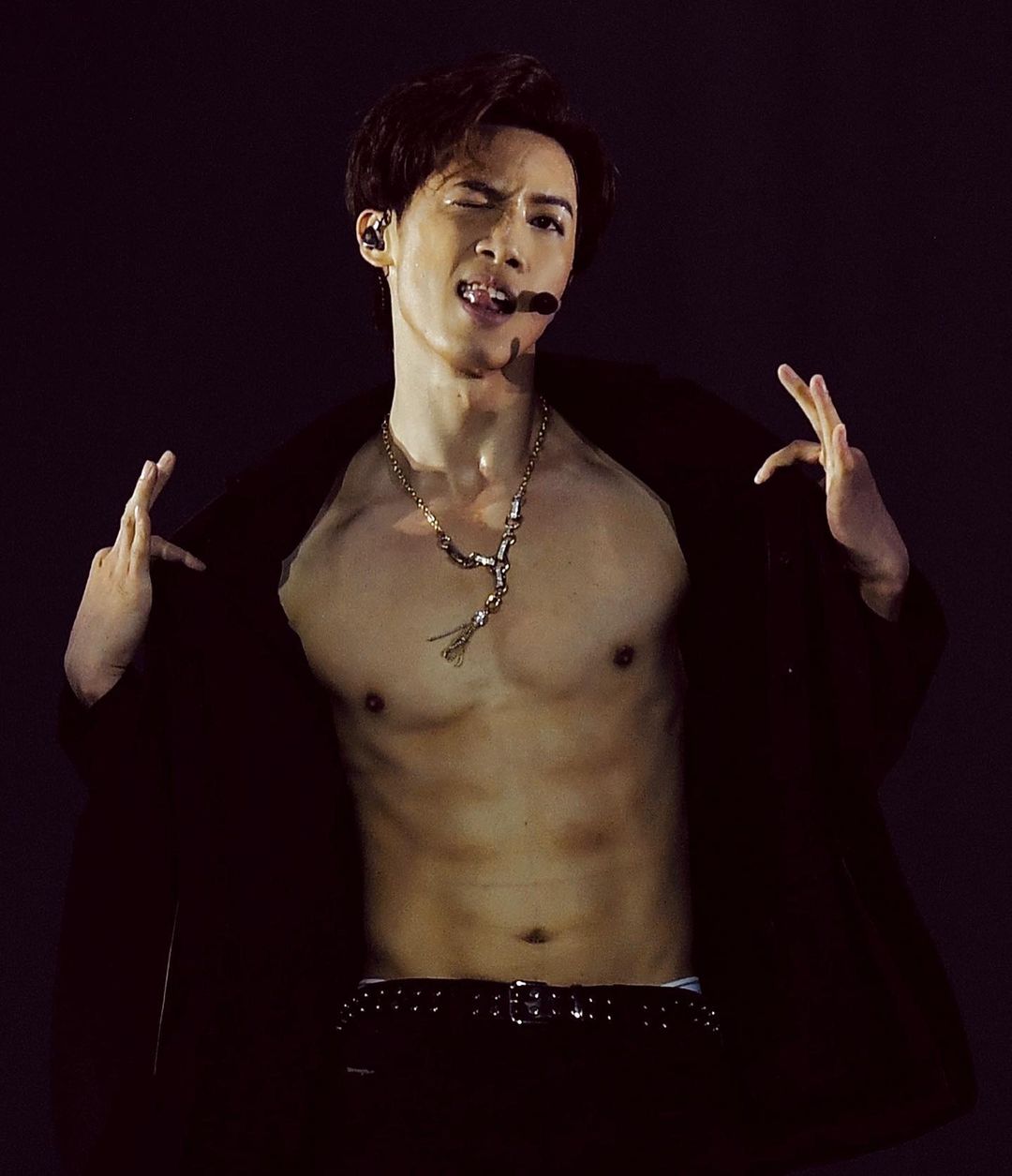 Stanley邱士縉在演唱會大騷好身材。