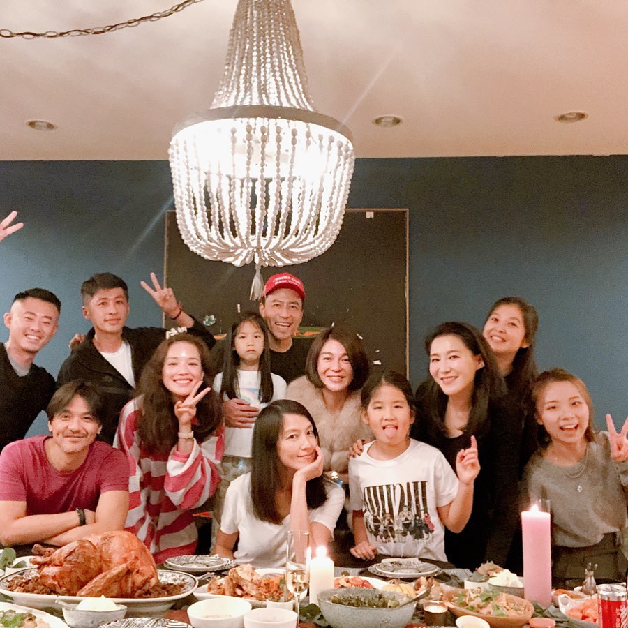 舒淇、馮德倫出席朋友聚會。